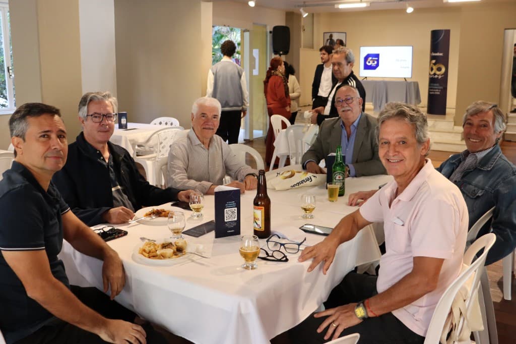Convidados à mesa na celebração dos 60 anos da Fenasbac em Belo Horizonte